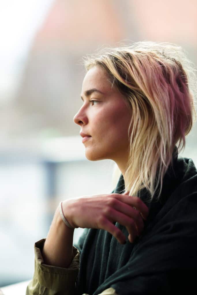 women showing signs of depressions and addiction